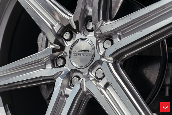 Фото дисков Vossen HF6-2 Серебро на Cadillac Escalade V