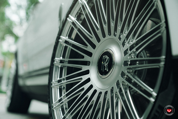 Фото дисков Vossen S17-14 Глянцевый лак на Rolls-Royce Cullinan