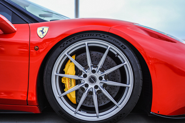 Фото дисков Brixton Forged R11-R Серебро на Ferrari 458