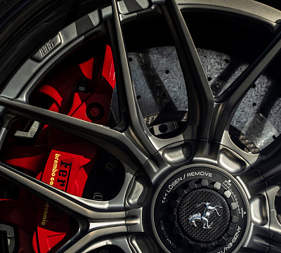 Фото дисков 1886 Wheels XR004 на Ferrari 488