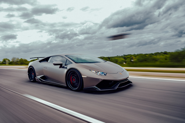 Фото дисков Strasse Wheels SV10M Deep Concave FS Другой цвет на Lamborghini Huracan