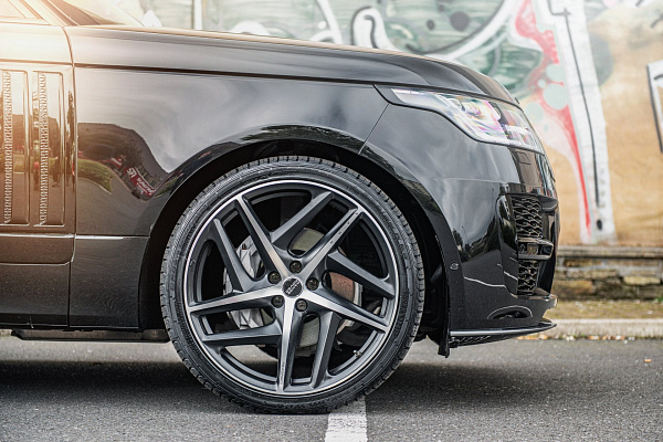 Фото дисков Kahn Type 52 RS Черный сатин на Land Rover Range Rover IV