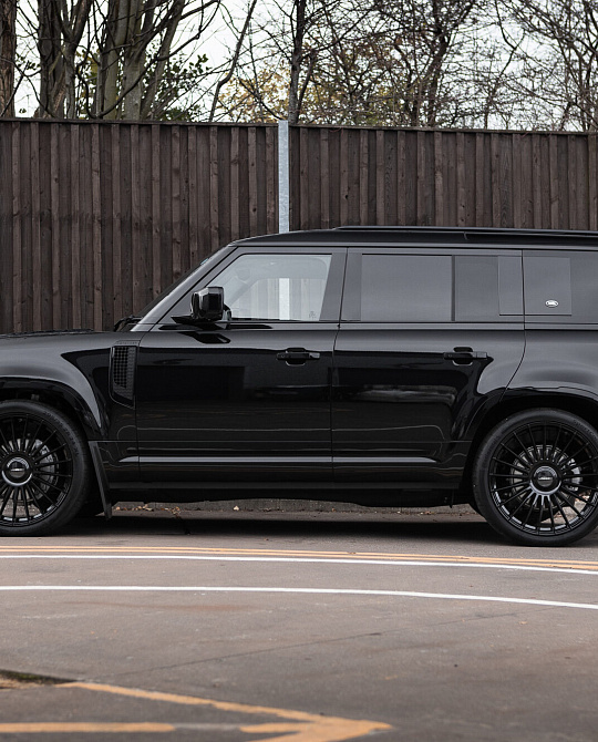 Фото дисков HF-8 Черный глянец на Land Rover Defender II