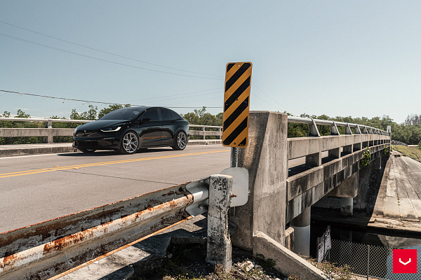 Фото дисков Vossen HF-5 Серебро на Tesla Model X