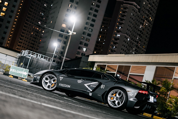 Фото дисков Brixton Forged NC01-R Серебро на Lamborghini Aventador