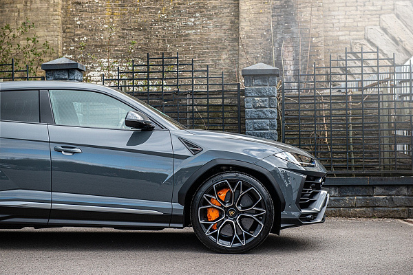 Фото дисков Kahn Type 53 Алмазная проточка на Lamborghini Urus