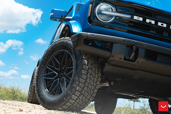 Фото дисков Vossen HF6-5 Черный глянец на Ford Bronco