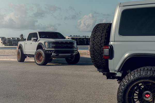 Фото дисков Vossen LCX-03 Сатиновая медь на GMC Sierra IV