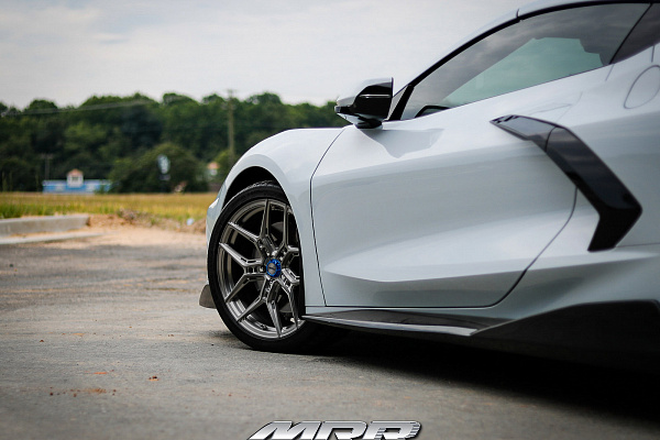 Фото дисков MRR NES SS-3 Глянцевый лак на Chevrolet Corvette C8