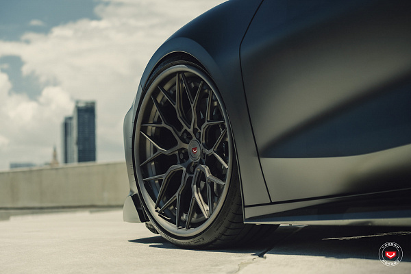 Фото дисков Vossen S17-01 (3-Piece) Сатиновый темный лак на Chevrolet Corvette C8