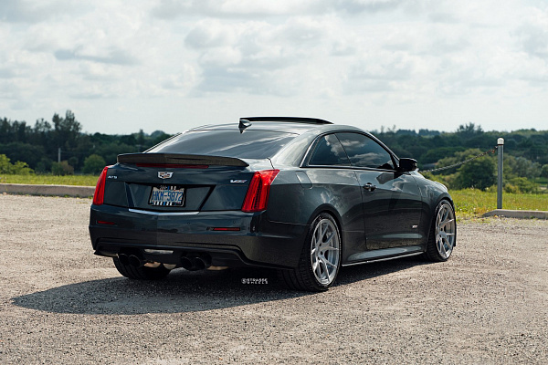 Фото дисков Strasse Wheels SM5R Deep Concave Duoblock Глянцевый темный лак на Cadillac ATS