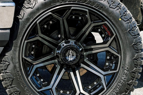 Фото дисков 4PLAY 4P80R Черный глянец на Chevrolet Silverado IV
