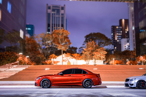 Фото дисков HRE FF10 Черный глянец на Mercedes-Benz C-Class (W205)