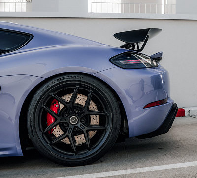 Фото дисков Brixton Forged PF7-RS на Porsche Cayman III