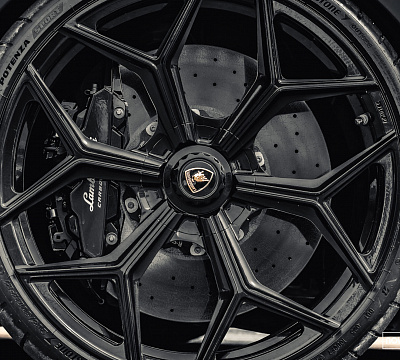 Фото дисков NOVITEC NL4 на Lamborghini Revuelto
