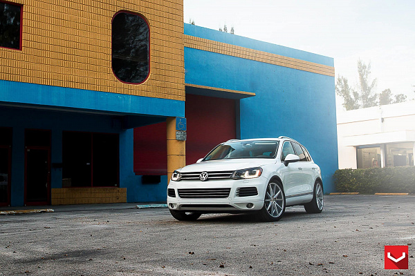 Фото дисков Vossen VFS-1 Серебро на Volkswagen Touareg II