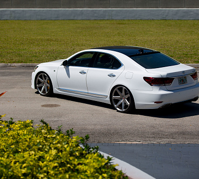 Фото дисков Vossen CG-207 на Lexus LS IV