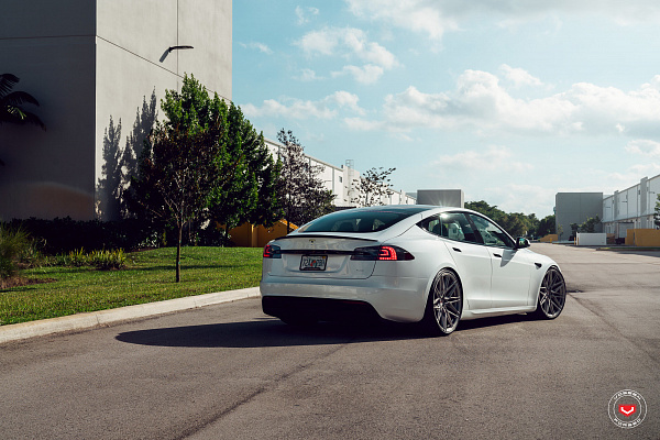 Фото дисков Vossen EVO-5R Глянцевый тонированный лак на Tesla Model S