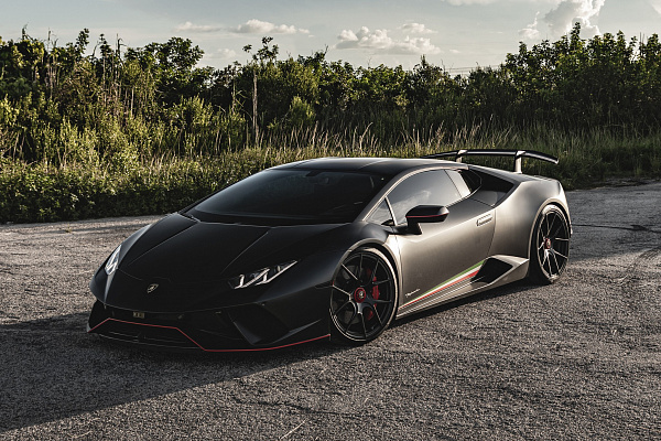 Фото дисков Strasse Wheels SM5R Deep Concave Monoblock Черный матовый на Lamborghini Huracan