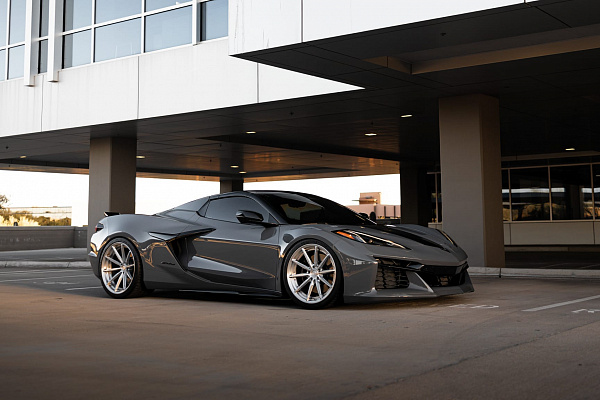 Фото дисков Brixton Forged R11-R Глянцевый лак на Chevrolet Corvette C8