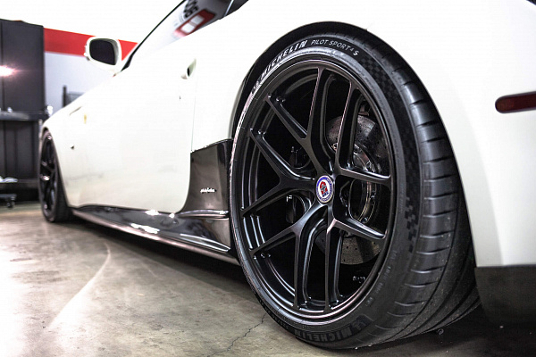 Фото дисков HRE R101 Lightweight Черный сатин на Ferrari FF