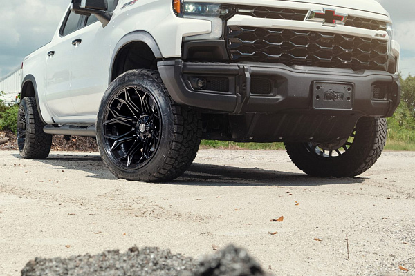 Фото дисков 4PLAY 4P83 Черный глянец на Chevrolet Silverado IV