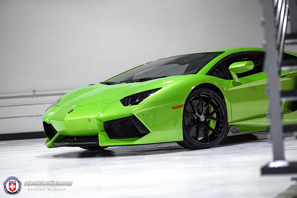 Фото дисков HRE P101 Черный глянец на Lamborghini Aventador