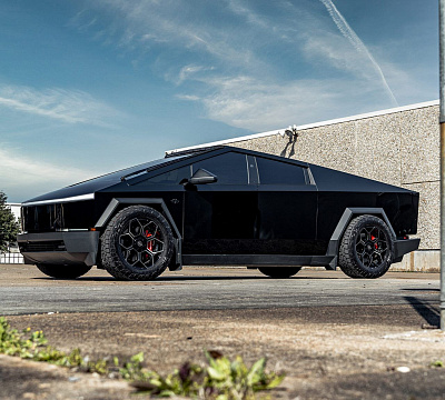 Фото дисков 4PLAY 4PS26 на Tesla Cybertruck