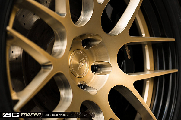 Фото дисков BC Forged HC040 Глянцевое золото на Nissan GT-R