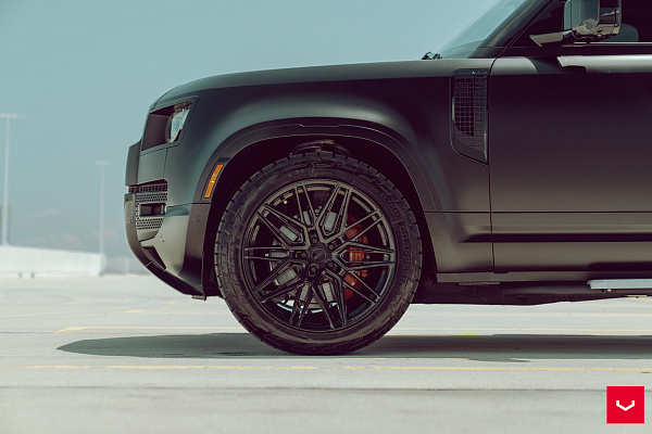 Фото дисков Vossen HF-7 Черный глянец на Land Rover Defender II