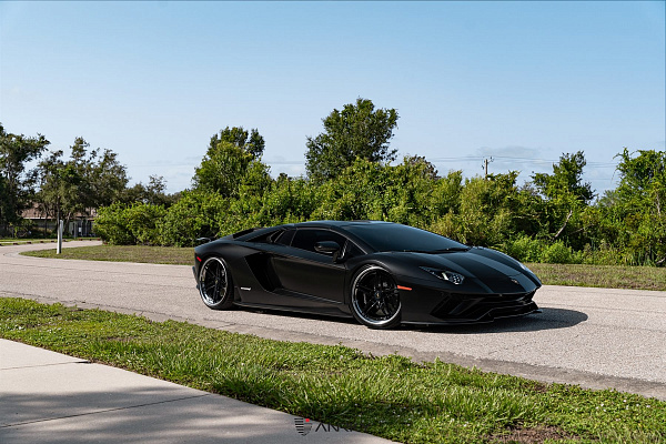 Фото дисков Anrky AN37 Черный глянец на Lamborghini Aventador