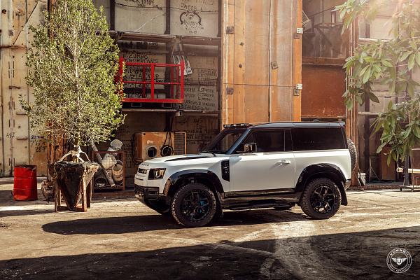 Фото дисков Vossen UV-X Черный глянец на Land Rover Defender II