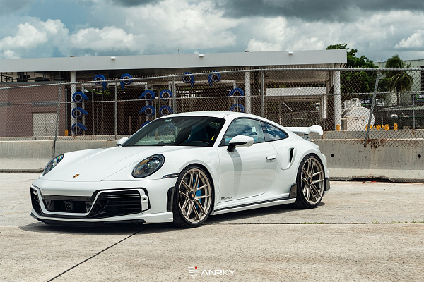 Фото дисков 1886 Wheels XR001 Сатиновая шампань на Porsche 911 VIII