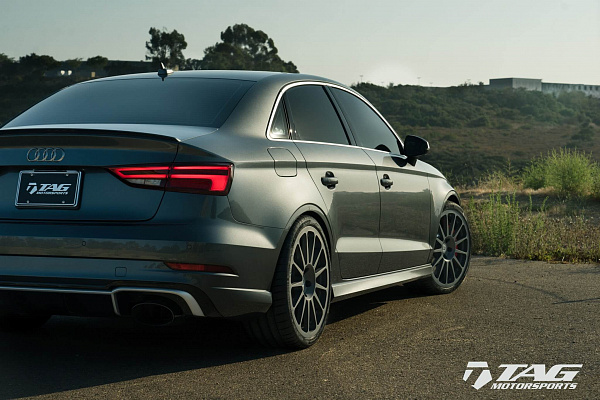 Фото дисков HRE 303M Сатиновый графит на Audi A/S/RS 3 (8V)
