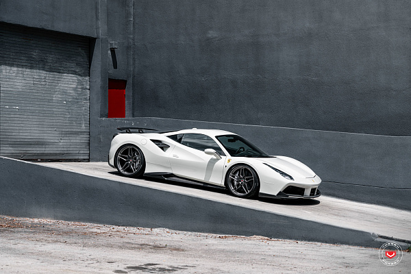 Фото дисков Vossen M-X1 Глянцевый темный лак на Ferrari 488