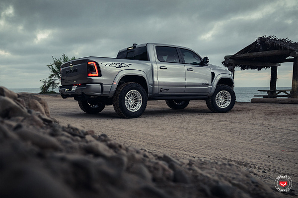 Фото дисков Vossen LCX-01 Глянцевый лак на Ram 1500 V