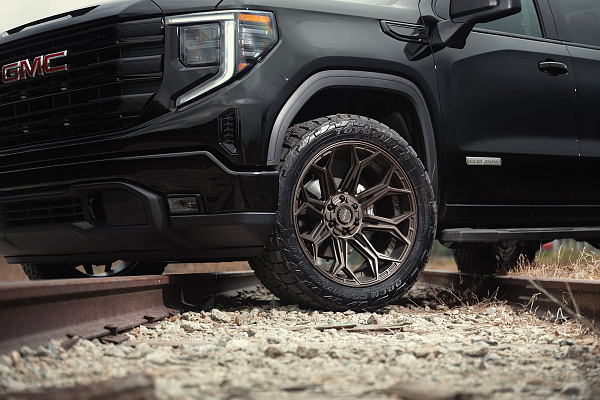 Фото дисков 4PLAY 4P83 Сатиновая бронза на GMC Sierra IV