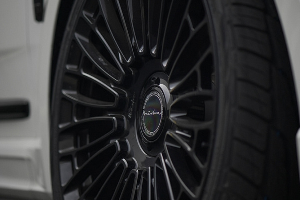 Фото дисков Brixton Forged LX01 Черный глянец на Rolls-Royce Cullinan