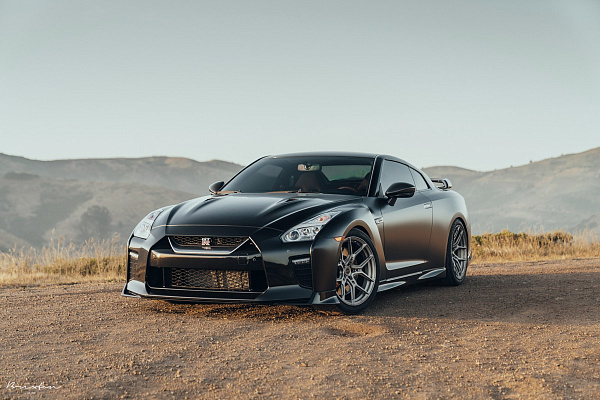 Фото дисков Brixton Forged CM5-R Сатиновый тонированный лак на Nissan GT-R