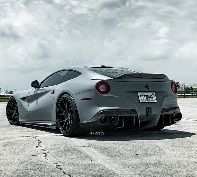 Фото дисков Strasse Wheels SM5RT Deep Concave Monoblock на Ferrari 812