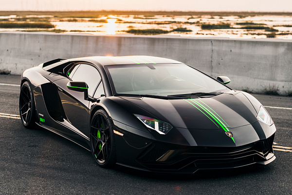 Фото дисков Brixton Forged PF7 Черный глянец на Lamborghini Aventador