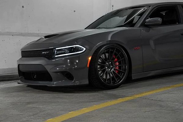 Фото дисков ST Wheels ST22.2 Сатиновый графит на Dodge Charger VII
