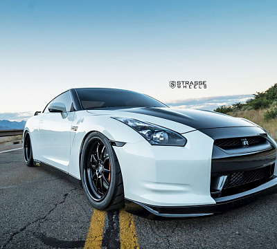 Фото дисков Strasse Wheels R10 Performance на Nissan GT-R