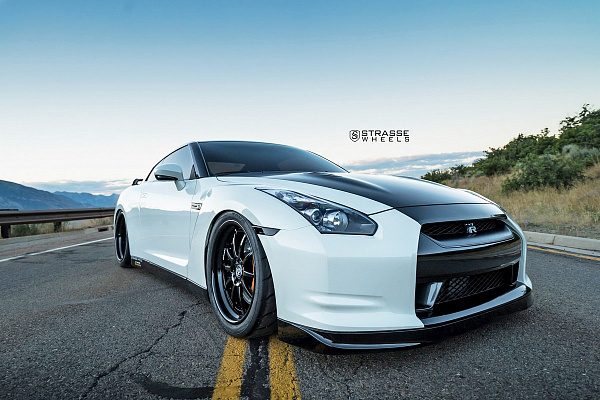 Nissan GT-R
