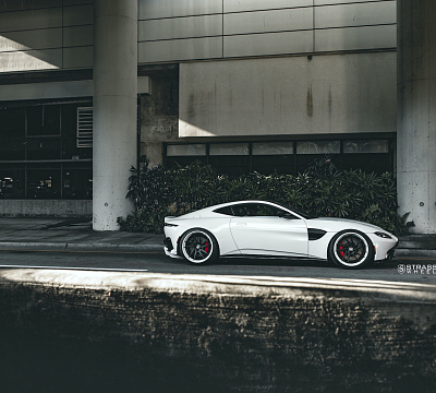 Фото дисков Strasse Wheels SV1T Deep Concave FS на Aston Martin Vantage 2