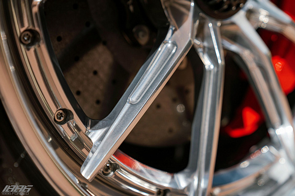 Фото дисков 1886 Wheels G010 Полированный лак на Lamborghini Aventador