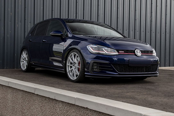 Фото дисков Bola FLB Сатиновый лак на Volkswagen Golf VII