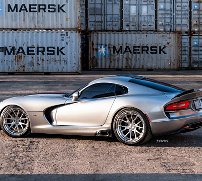 Фото дисков Strasse Wheels SM6R Deep Concave FS на Dodge Viper