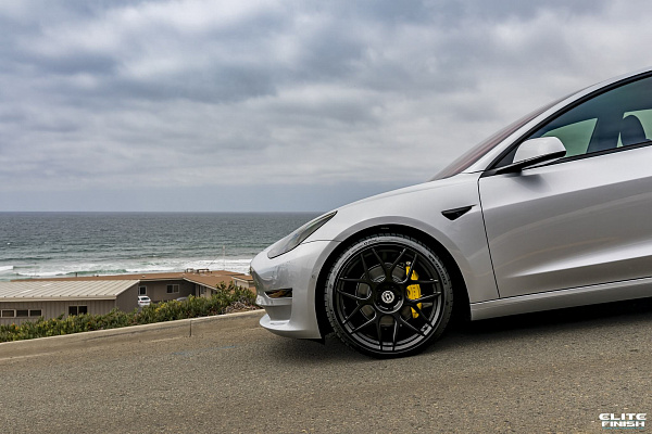 Фото дисков HRE FF01 Черный сатин на Tesla Model 3