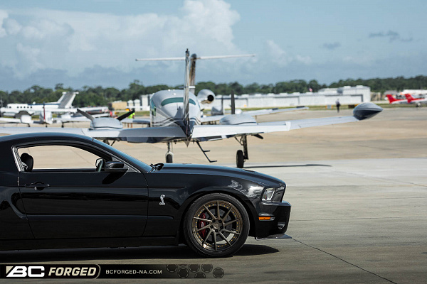 Фото дисков BC Forged HCA210 Сатиновая бронза на Ford Mustang V
